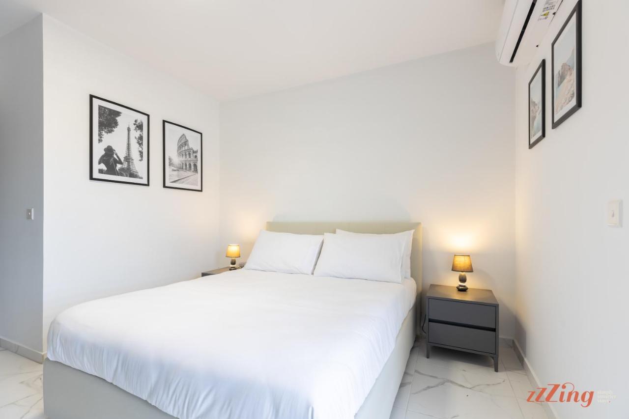 A Stunning Apartment With Spectacular Sea Views St. Paul's Bay Exteriör bild